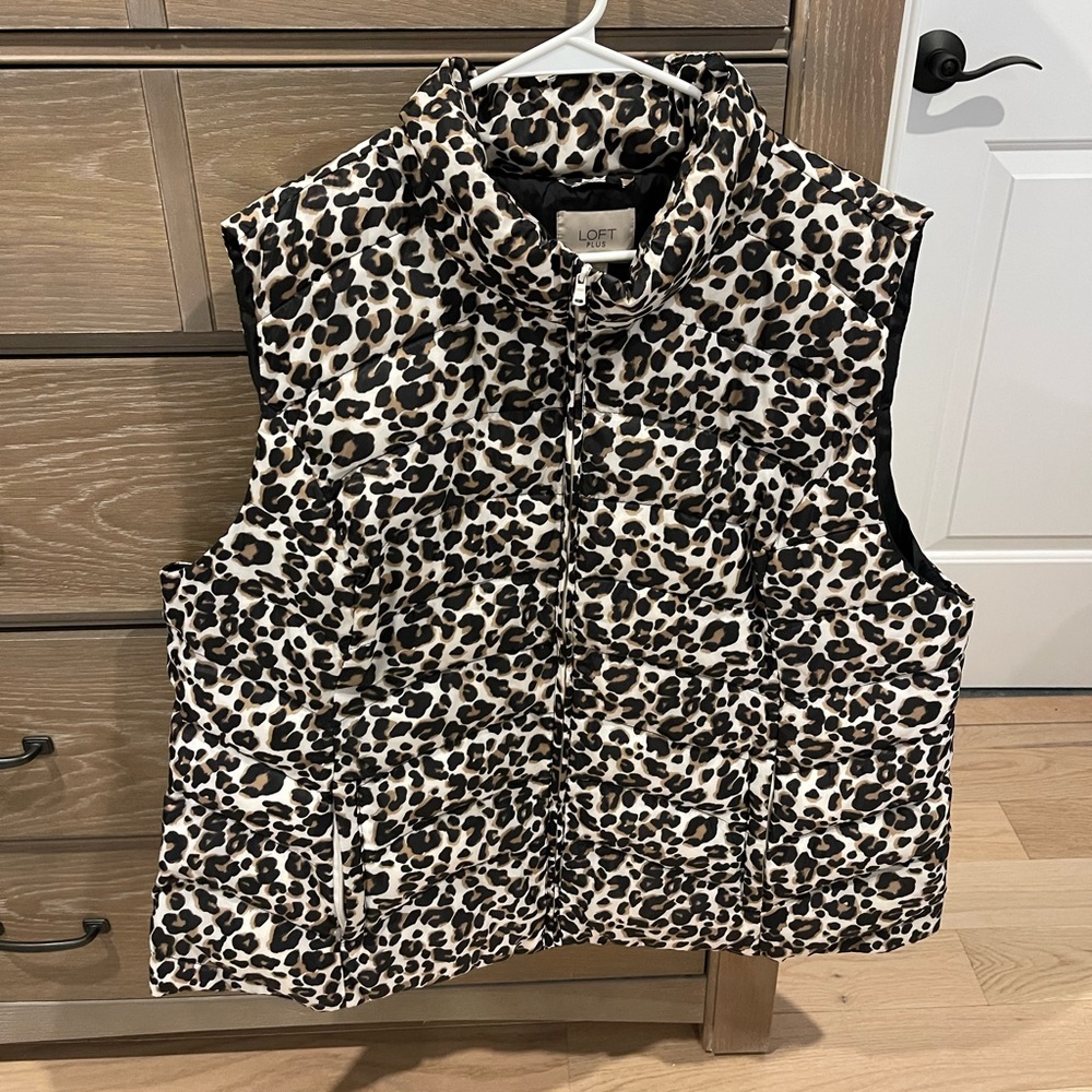LOFT Plus Leopard Puffer Vest - 22